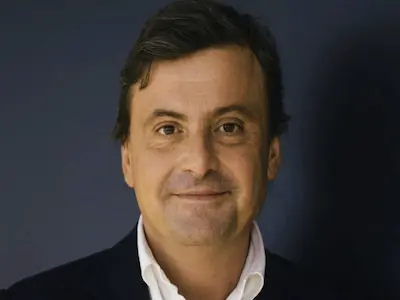 Carlo Calenda raccomanda Spot +7V Nerado